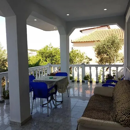 Villa**** Madia&avniu Holiday home