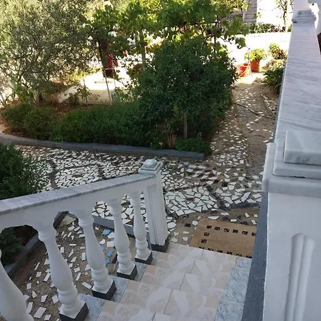 Villa**** Madia&avniu Holiday home