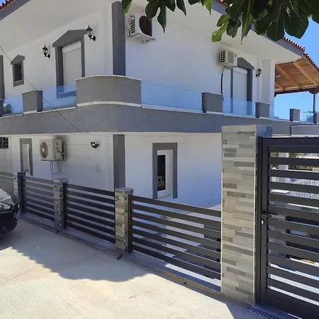 Villa**** Madia&avniu Holiday home *